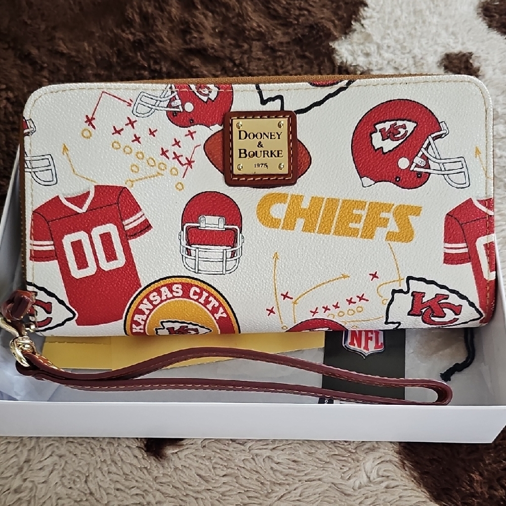 Dooney & Bourke Kansas City Chiefs White & Red Wristlet Wallet